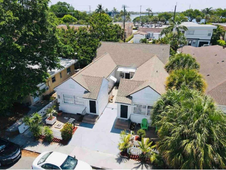 Steps To Beach & Downtown! Cozy Beach Bungalow #1 Лейк-Уорт Экстерьер фото
